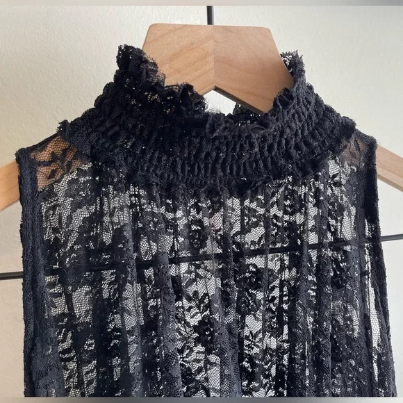 Free People Flowy Lace top - Picture 4 of 6